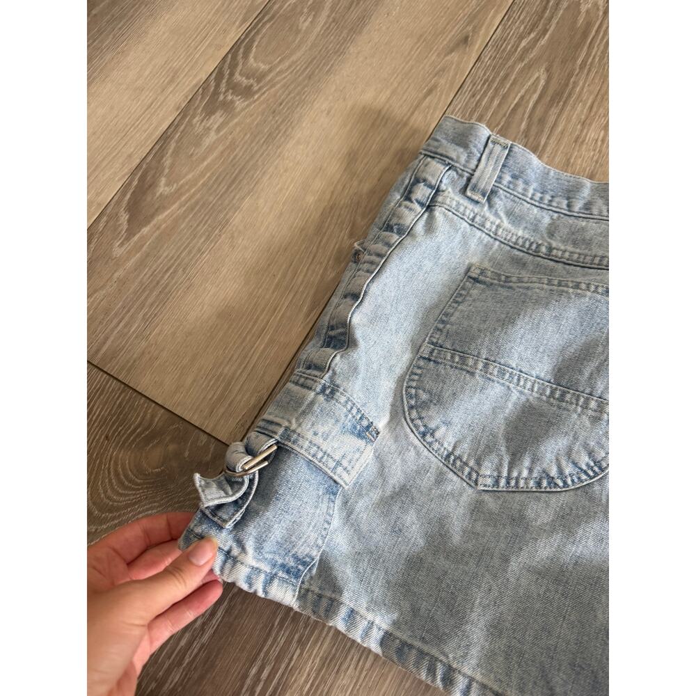 Vintage Lee Light Wash Denim Cargo Shorts | High Rise Utility - Picture 3 of 9